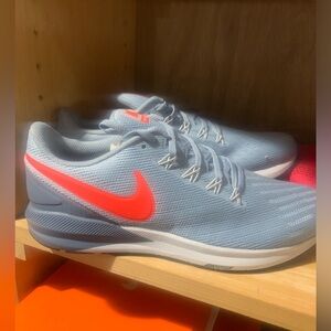 Brand new Nike Structure 22. Mens size 9.5